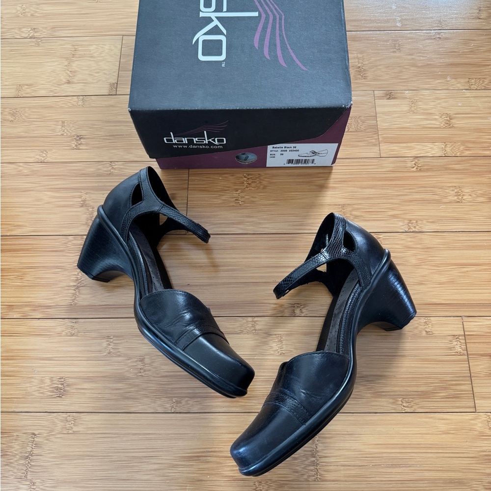 Dansko Roxy Ankle Strap Shoes in Black size 39